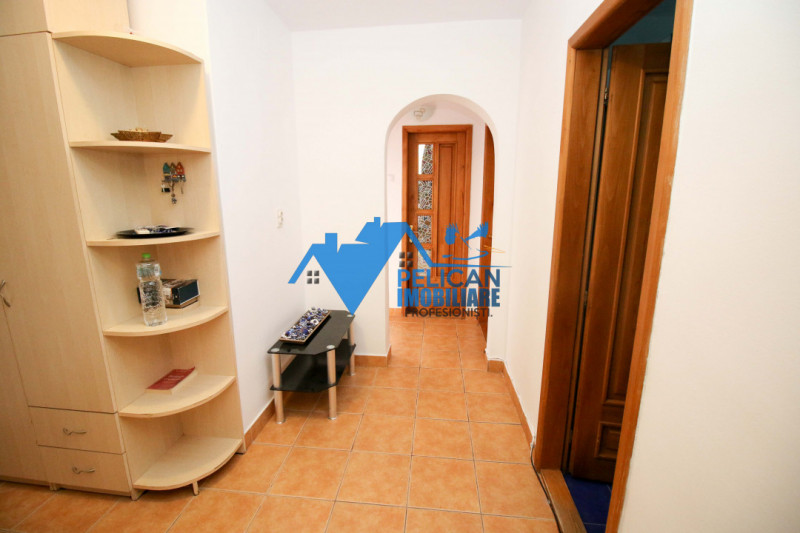 Spitalului, 3 camere, decomandat, renovat, centrala proprie