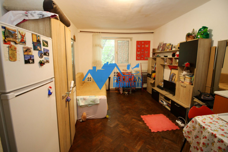 Garii, garsoniera etaj 2