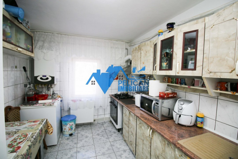Casablanca, 3 camere, Etaj 3, mobilat, centrala termica