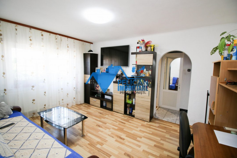 Casablanca, 3 camere, Etaj 3, mobilat, centrala termica