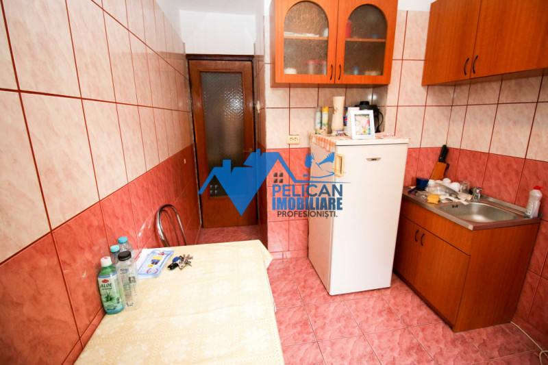 Apartament 3 camere, 60 mp, etaj 2.