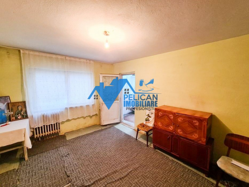 Pelican, 2 camere, Etaj 1, decomandat