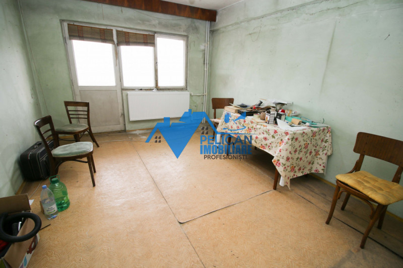 Pelican, 3 camere, decomandat, etaj 3