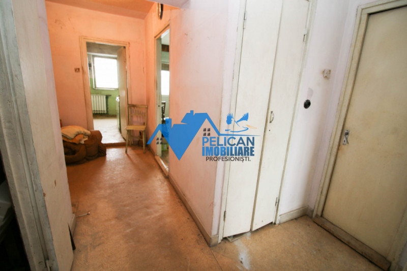Pelican, 3 camere, decomandat, etaj 3