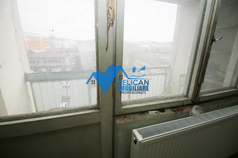 Pelican, 3 camere, decomandat, etaj 3