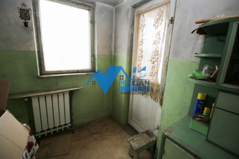Pelican, 3 camere, decomandat, etaj 3