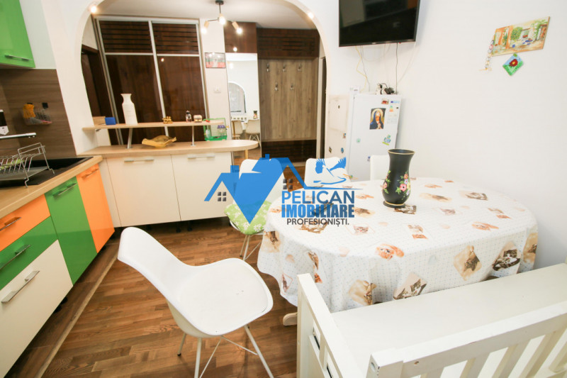 C5, etajul 1, decomandat, 3 camere, renovat