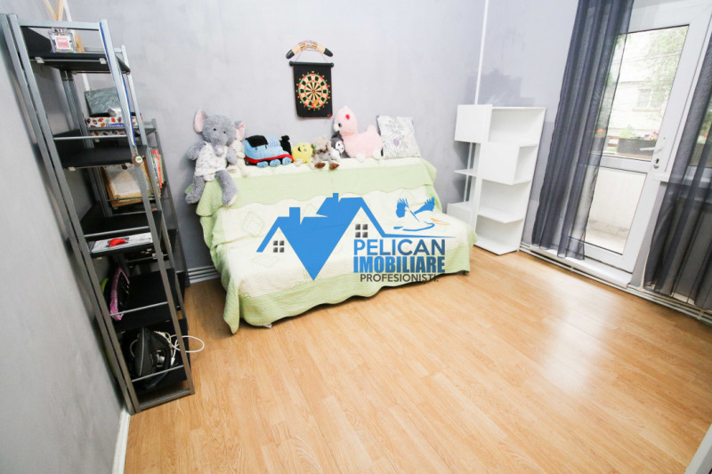 C5, etajul 1, decomandat, 3 camere, renovat