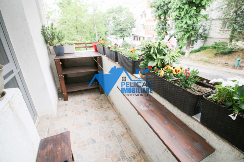 C5, etajul 1, decomandat, 3 camere, renovat