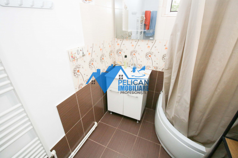 C5, etajul 1, decomandat, 3 camere, renovat