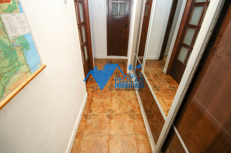 C5, etajul 1, decomandat, 3 camere, renovat