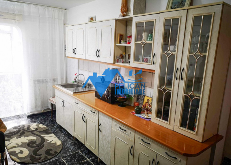 E3, decomandat, 2 camere, renovat complet