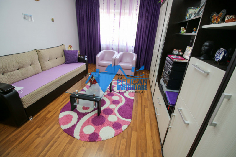 E3, decomandat, 2 camere, etajul 2