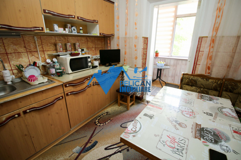 E3, decomandat, 2 camere, etajul 2