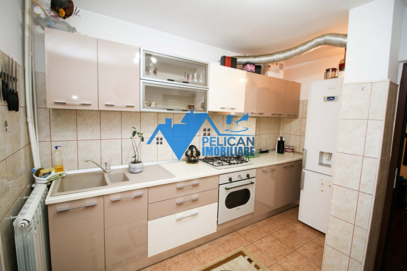 E3, 2 camere, Etaj 1, mobilat si utilat modern