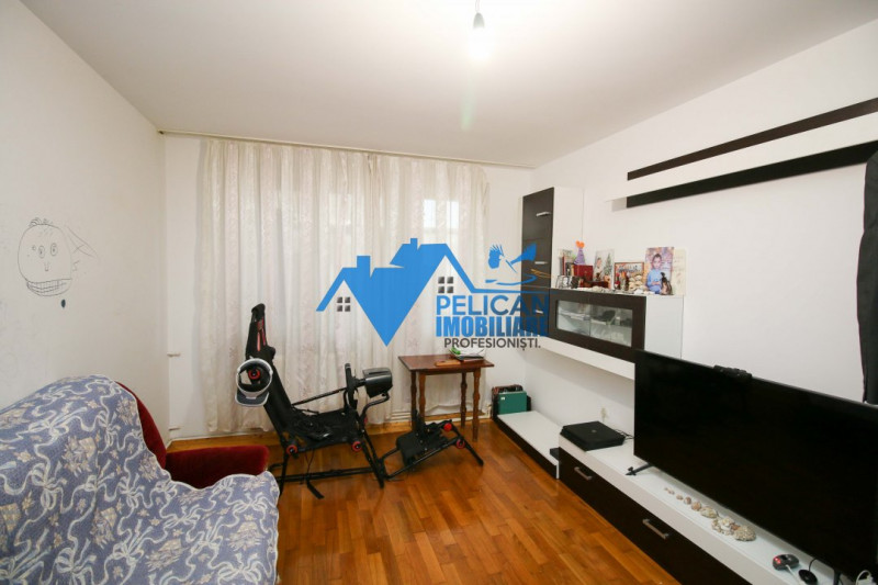 Gavr. Corneliu, 2 camere, Etaj 1, centrala proprie