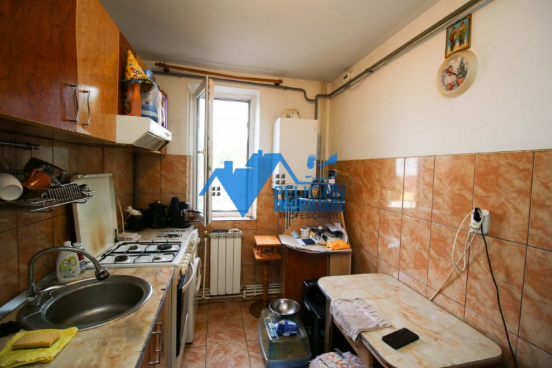Gavr. Corneliu, 2 camere, Etaj 1, centrala proprie
