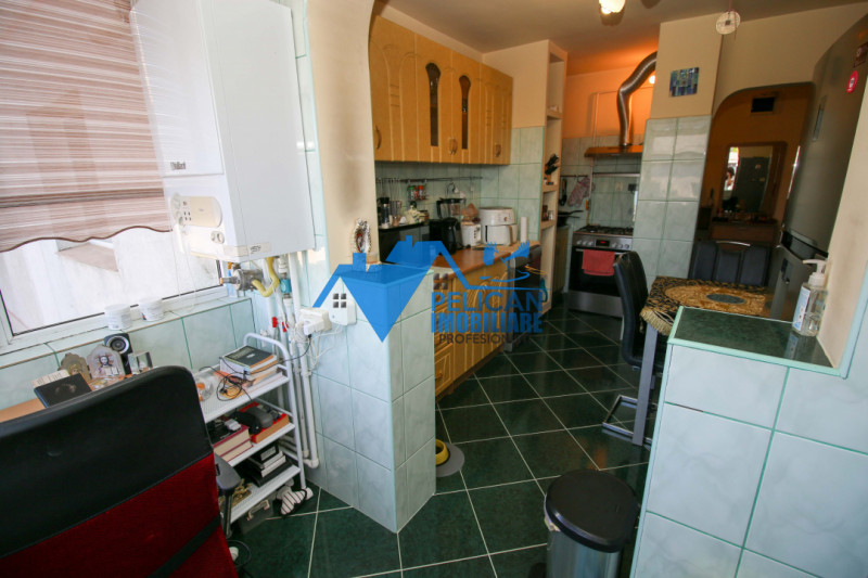 E3, decomandat, 2 camere, etajul 3, centrala proprie