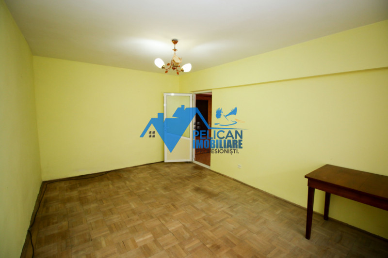 Piața Nouă, 3 camere, Etajul 1, decomandat, centrală proprie