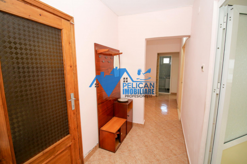 Piața Nouă, 3 camere, Etajul 1, decomandat, centrală proprie