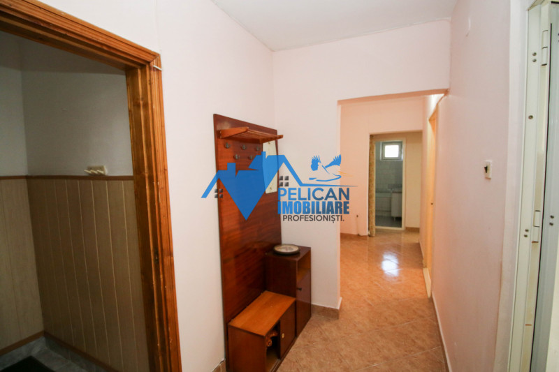 Piața Nouă, 3 camere, Etajul 1, decomandat, centrală proprie