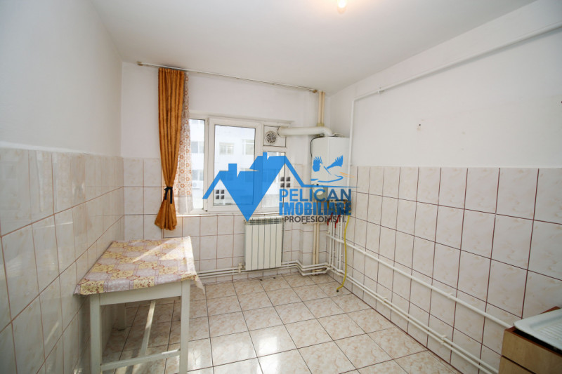 Piața Nouă, 3 camere, Etajul 1, decomandat, centrală proprie