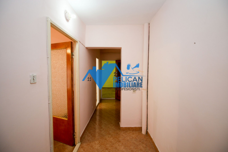 Piața Nouă, 3 camere, Etajul 1, decomandat, centrală proprie