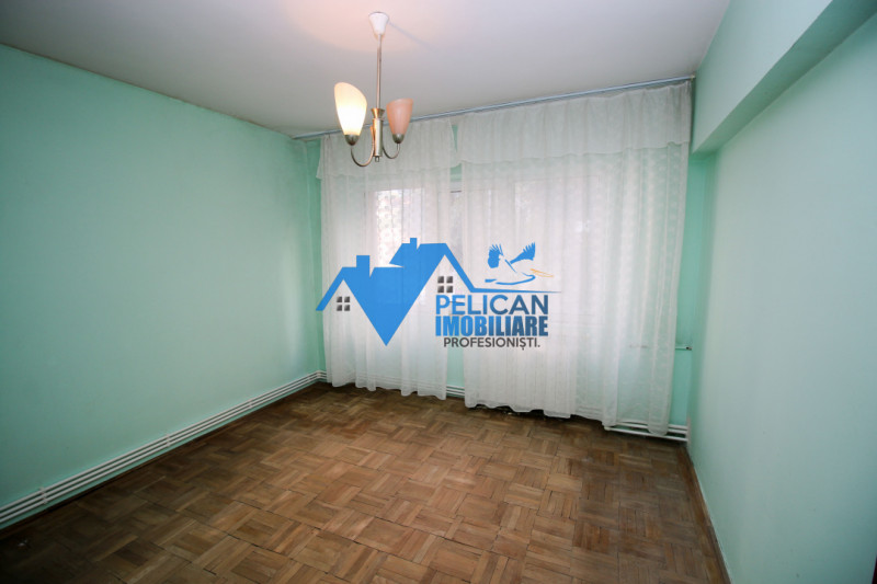 Piața Nouă, 3 camere, Etajul 1, decomandat, centrală proprie