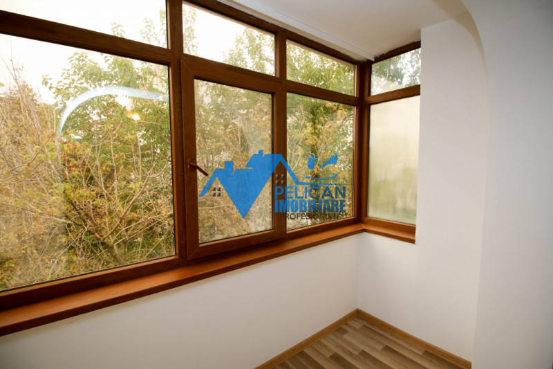 Vest, U-uri, 3 camere, decomandat, renovat