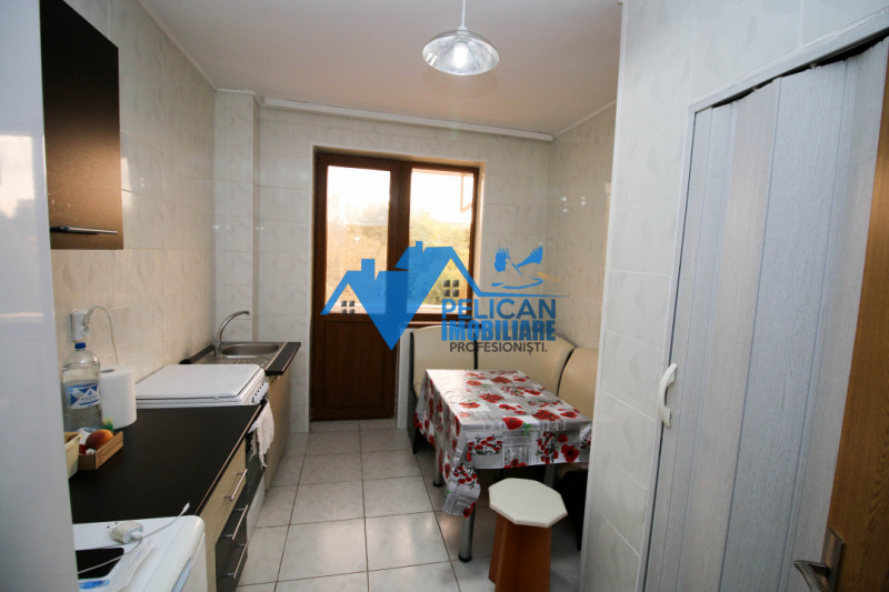 Vest, U-uri, 3 camere, decomandat, renovat