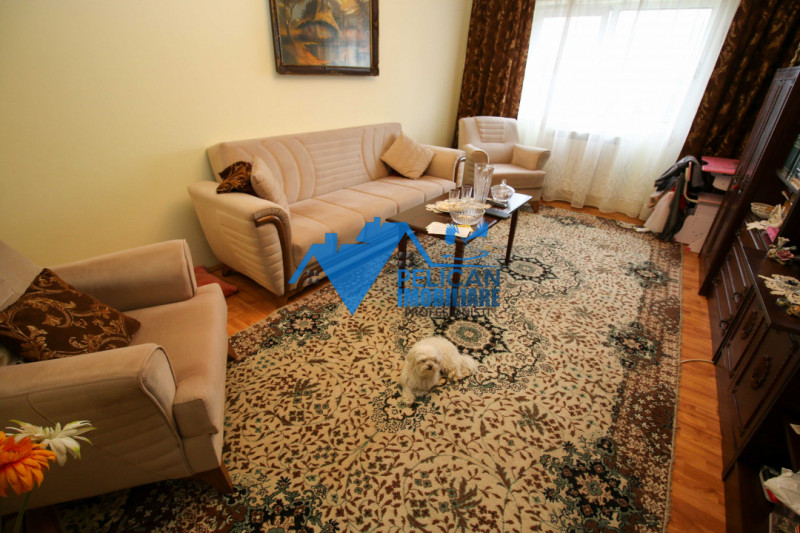 Spitalului, 2 camere, decomandat, centrala proprie