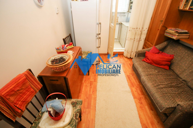 Spitalului, 2 camere, decomandat, centrala proprie