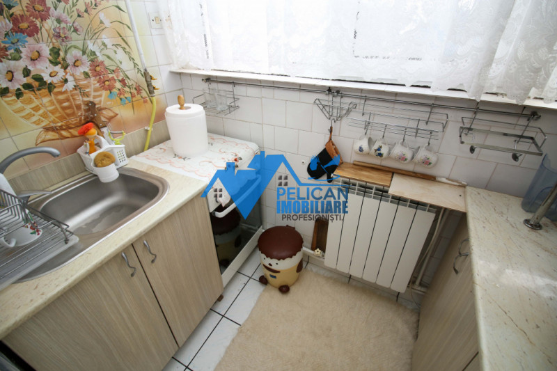 Spitalului, 2 camere, decomandat, centrala proprie