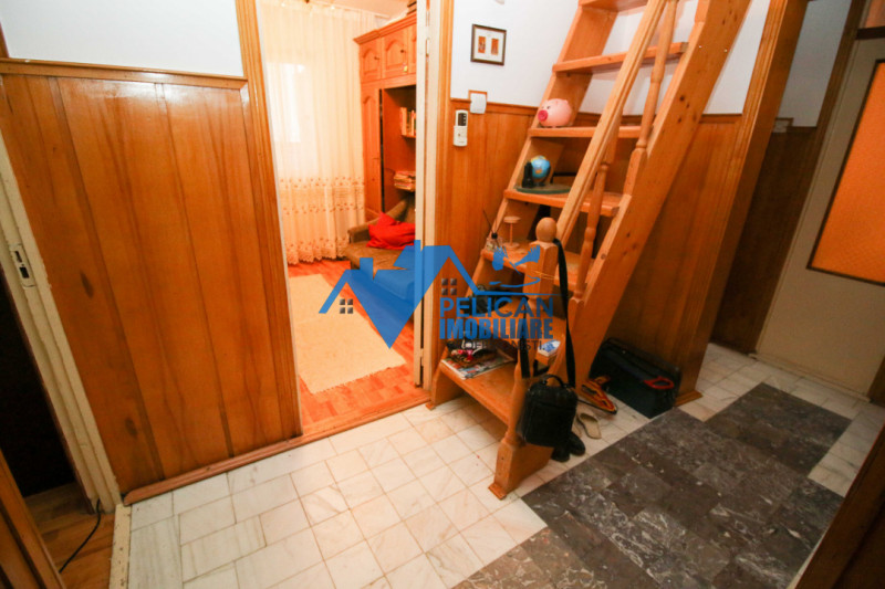 Spitalului, 2 camere, decomandat, centrala proprie