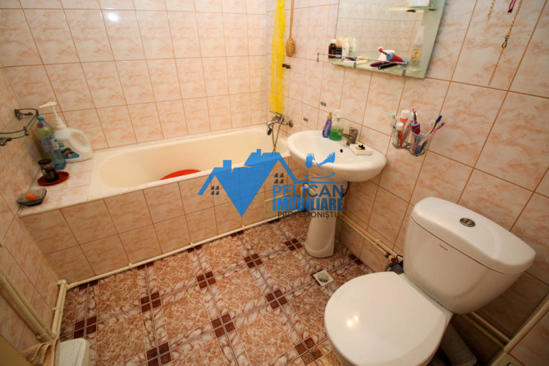 Spitalului, 2 camere, decomandat, centrala proprie