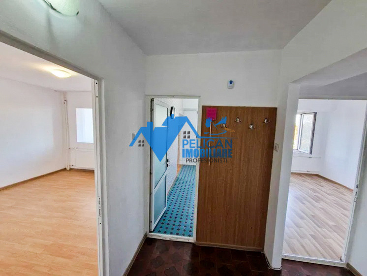 Pelican, 2 camere, decomandat, ETAJ 2