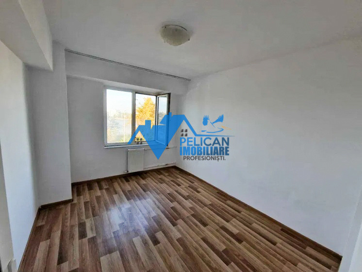 Pelican, 2 camere, decomandat, ETAJ 2