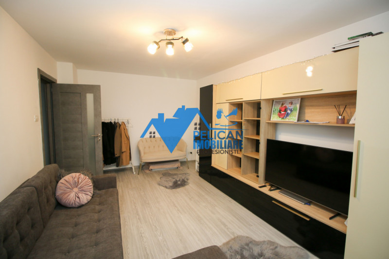 E3, 2 camere, Etaj 3, renovat total, gata de mutat