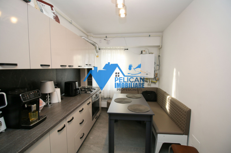 E3, 2 camere, Etaj 3, renovat total, gata de mutat