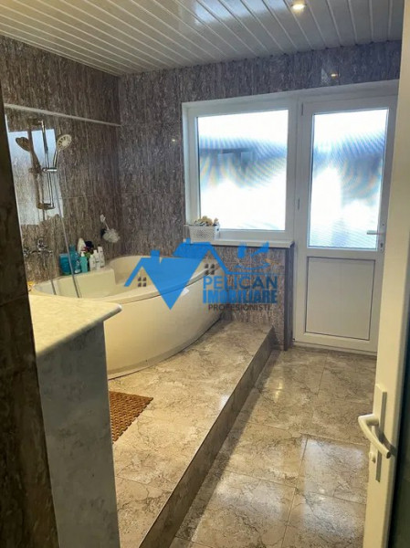 Zona Pelican, 4 camere, Etaj 2, renovat modern