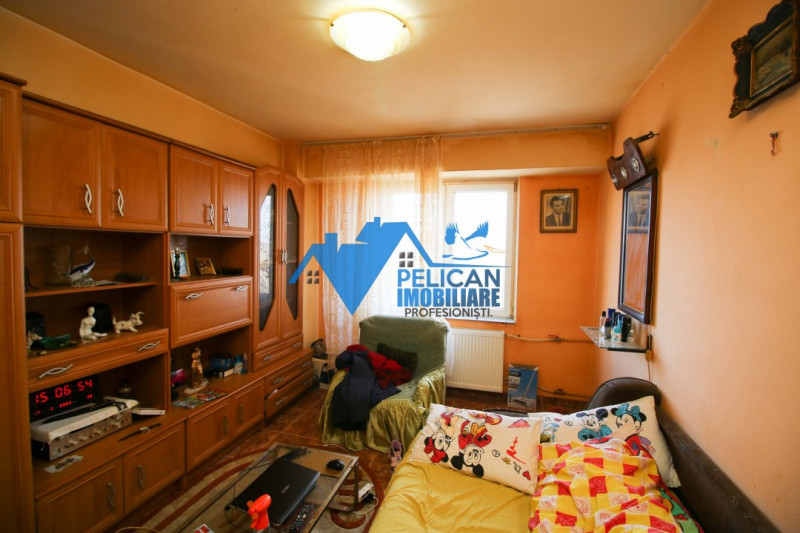 Pelican, 3 camere, decomandat