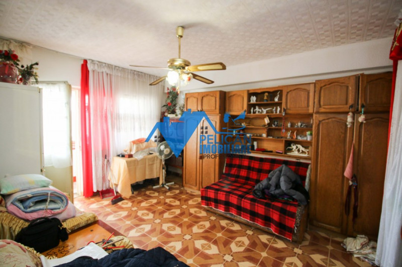 Pelican, 3 camere, decomandat