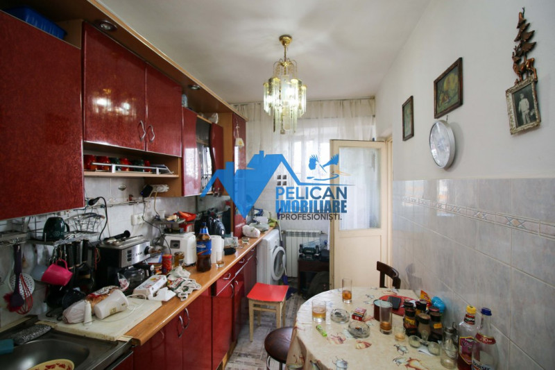 Pelican, 3 camere, decomandat