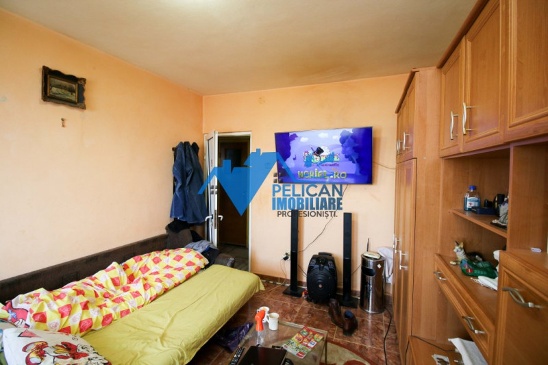 Pelican, 3 camere, decomandat