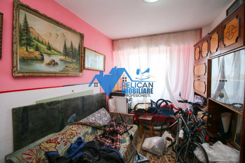 Pelican, 3 camere, decomandat