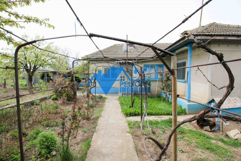 Casa si teren in Nalbant - intravilan - 2267mp