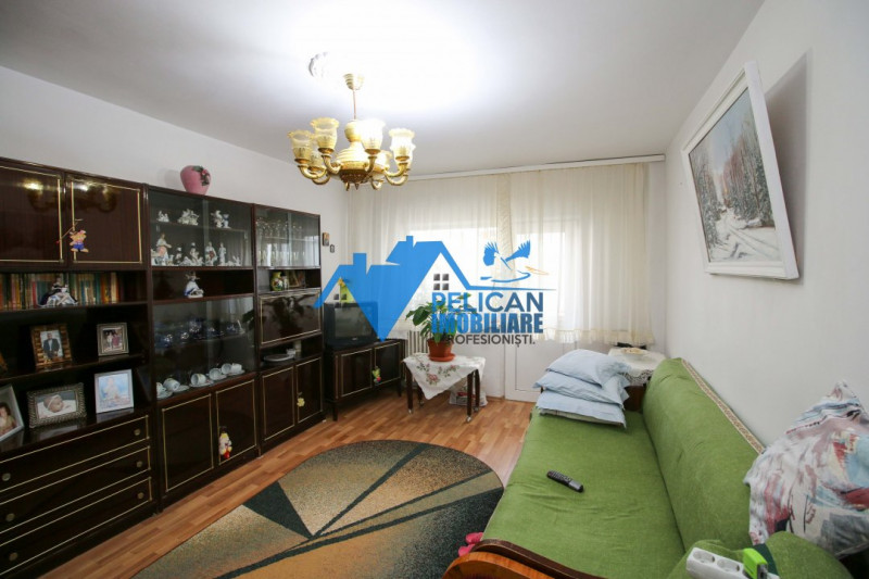 Piata Noua, apartament 3 camere, decomandat
