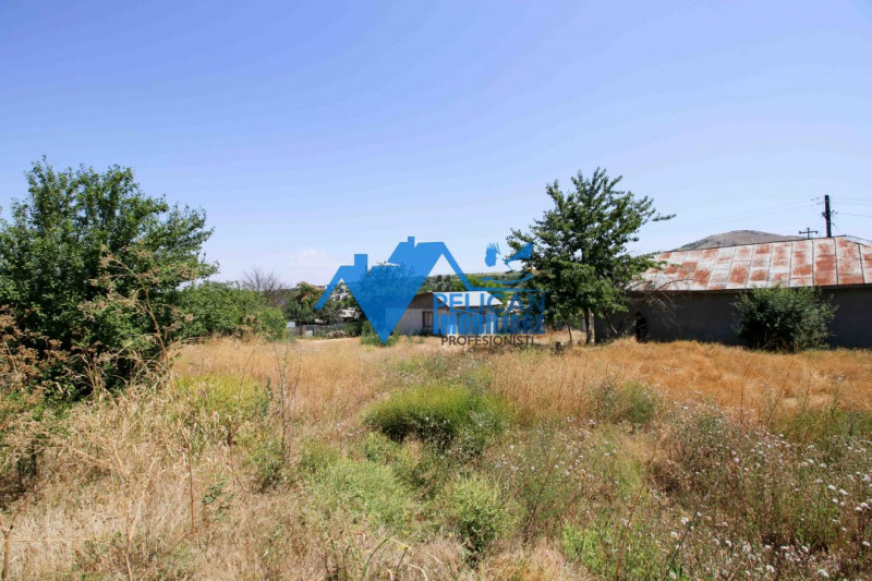 Casa si teren in Bestepe - intravilan - 3235 mp