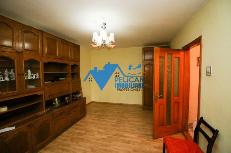 Piata Noua, 2 camere, Etaj 1, decomandat